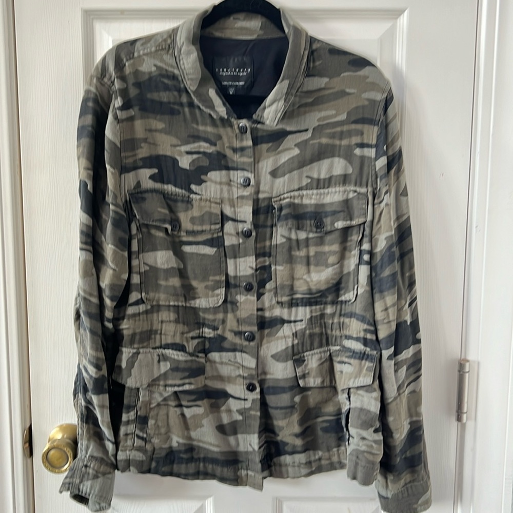 Sanctuary Camo shirt size XL